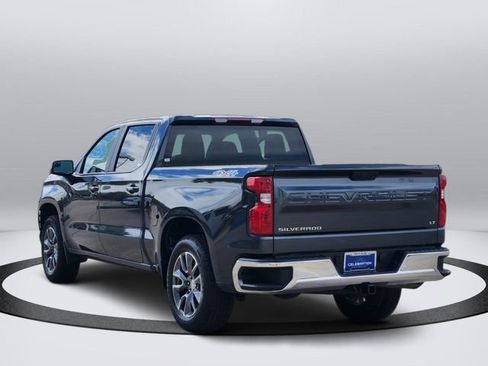 Used 2022 Chevrolet Silverado 1500 LT AWD/4WD image 3