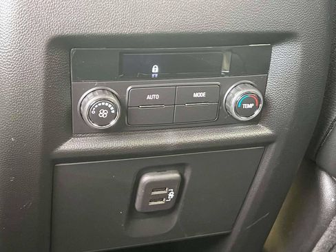 Used 2023 Chevrolet Traverse LT AWD/4WD image 16