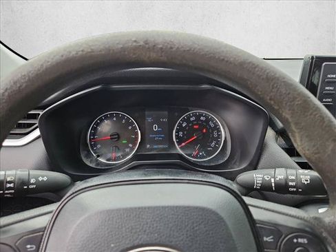 Used 2021 Toyota RAV4 XLE w/ Convenience Package FWD image 8