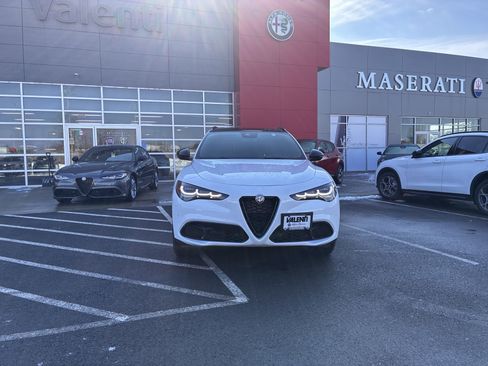 Used 2024 Alfa Romeo Stelvio Sprint image 3