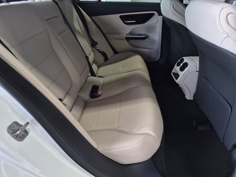 Used 2026 Mercedes-Benz C 300 4MATIC Sedan image 20