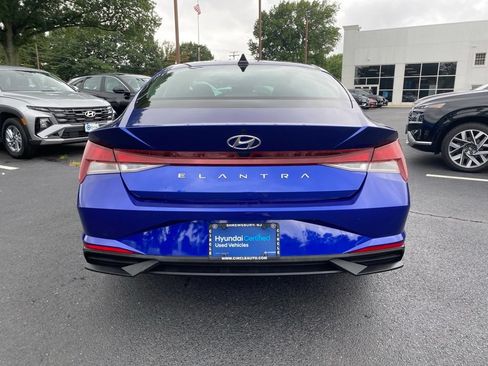 Certified 2023 Hyundai Elantra SE FWD image 5