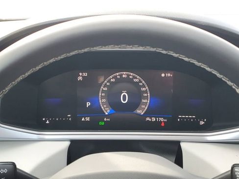 New 2026 Volkswagen Taos SE FWD image 18