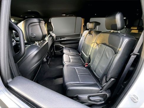 Certified 2024 Jeep Wagoneer L Series II w/ Flexible Seating Group image 22