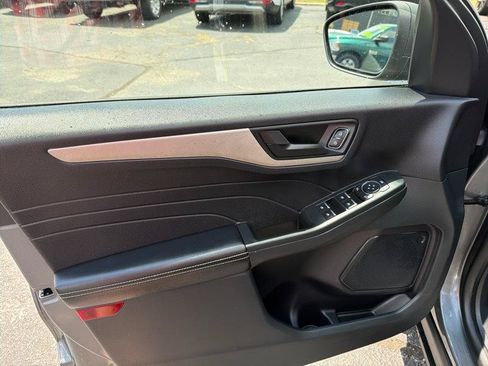 Used 2022 Ford Escape SE FWD image 13