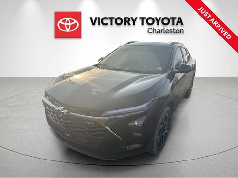 Used 2025 Chevrolet Trax RS w/ Sunroof Package image 1