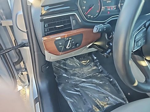 Used 2023 Audi A4 2.0T Premium w/ Convenience Package image 18