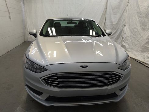 Used 2017 Ford Fusion SE w/ Fusion SE Technology Package image 14