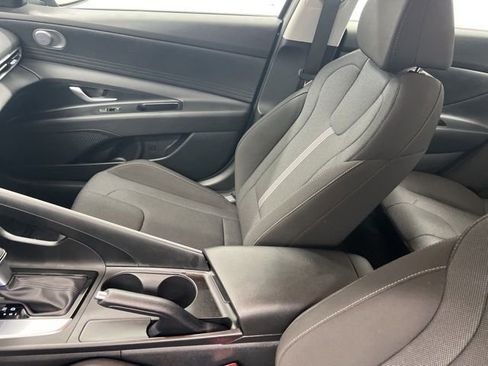 Used 2025 Hyundai Elantra SE FWD image 19