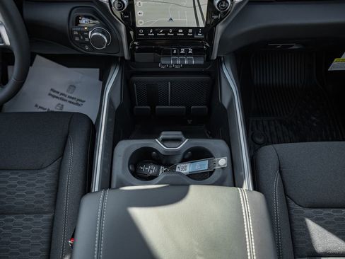 New 2026 RAM 1500 4x4 Crew Cab image 31
