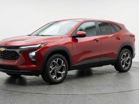 Used 2025 Chevrolet Trax LT image 3