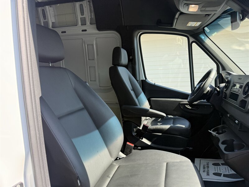 Used 2025 Mercedes-Benz Sprinter 2500 image 8