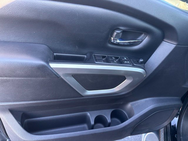 Used 2017 Nissan Titan SV AWD/4WD image 25