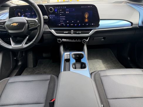 Used 2025 Chevrolet Equinox EV LT w/ Convenience Package FWD image 19