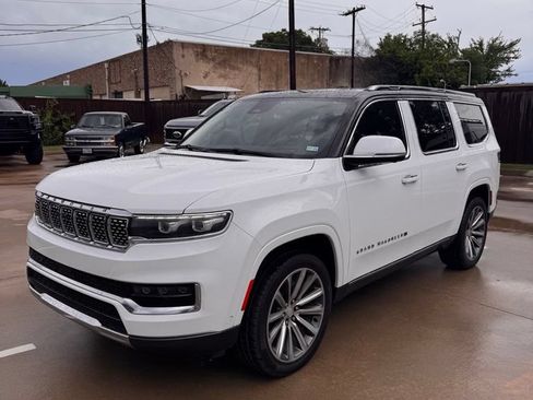 Used 2022 Jeep Grand Wagoneer Series II AWD/4WD image 3