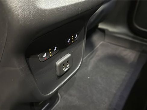 Used 2023 Chevrolet Equinox Premier image 27