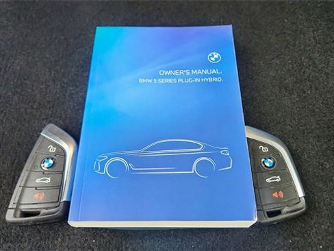 Used 2023 BMW 530e xDrive w/ Premium Package image 63