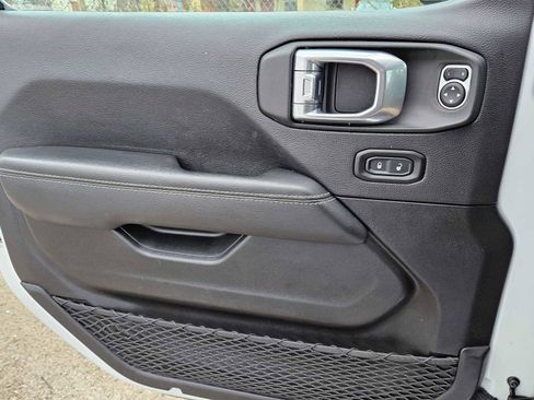 Used 2023 Jeep Gladiator Overland image 15