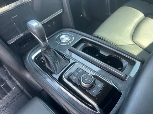 Used 2022 Nissan Armada SV w/ SV Appearance Package RWD image 26