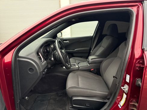 Used 2018 Dodge Charger SXT w/ Blacktop Package image 9