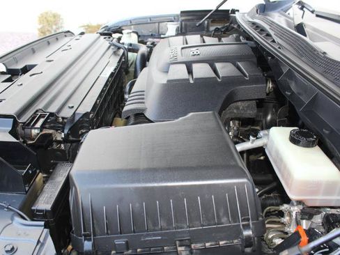 Used 2022 Nissan Titan SV AWD/4WD image 41