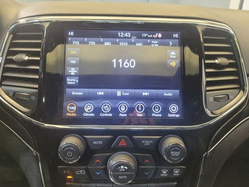 Used 2022 Jeep Grand Cherokee Limited image 25