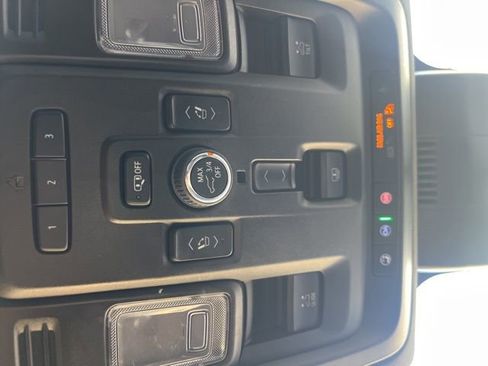 Used 2023 Chevrolet Suburban High Country w/ Advanced Technology Package image 19