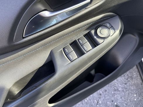 Used 2025 Buick Envista Sport Touring image 15