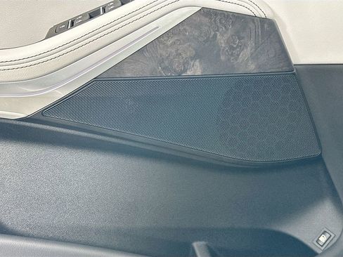 Used 2025 BMW X5 xDrive50e w/ Parking Assistance Package image 19