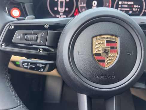Certified 2025 Porsche Cayenne Coupe AWD/4WD image 27