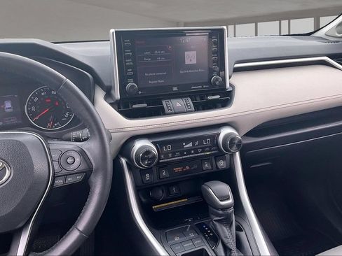 Used 2020 Toyota RAV4 XLE Premium FWD image 9