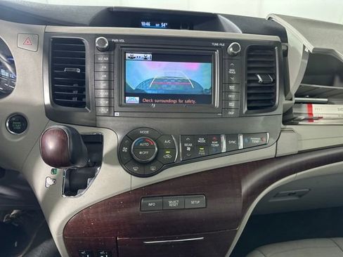 Used 2011 Toyota Sienna XLE image 22