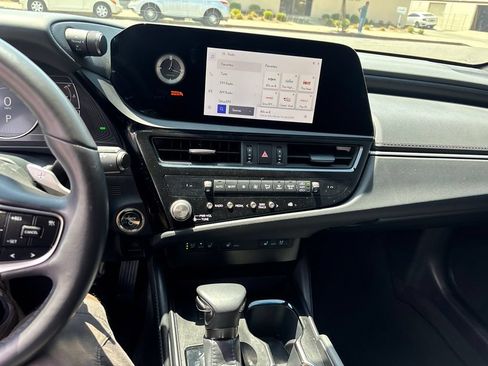 Used 2025 Lexus ES 300h w/ Premium Package FWD image 11