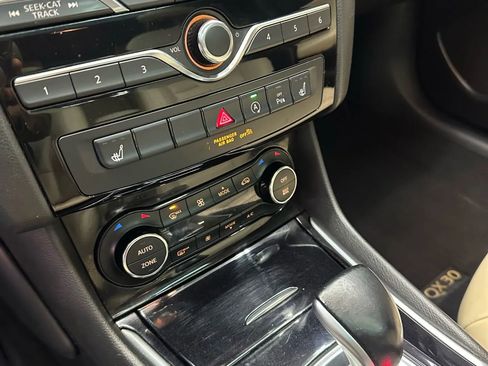 Used 2017 INFINITI QX30 Premium w/ Navigation Package image 24