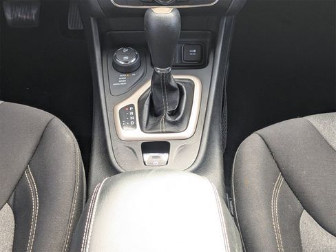 Used 2014 Jeep Cherokee Latitude w/ Comfort/Convenience Group image 19