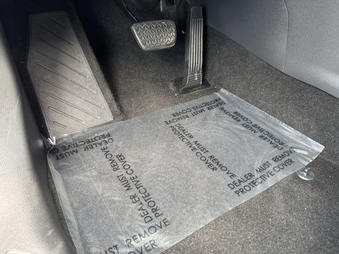 Used 2021 Toyota Venza XLE image 19