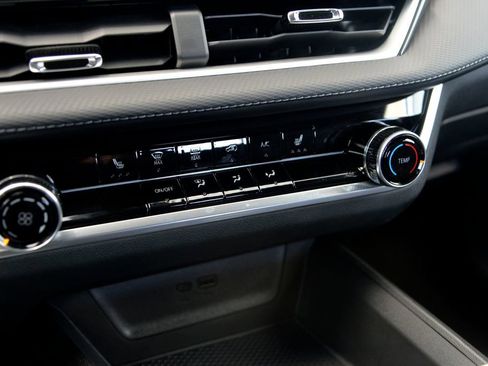 Used 2026 Chevrolet Equinox LT w/ Safety and Technology Package image 24