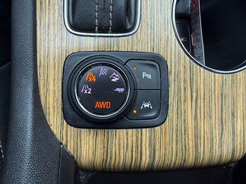 Used 2018 GMC Acadia Denali image 14