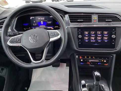 Used 2022 Volkswagen Tiguan SE image 18
