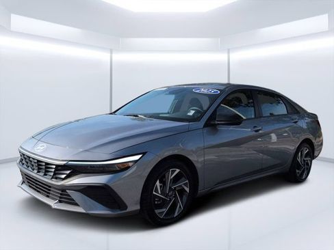 Used 2025 Hyundai Elantra Sport FWD image 7