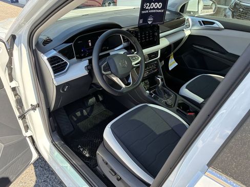 New 2026 Volkswagen Taos SE image 11