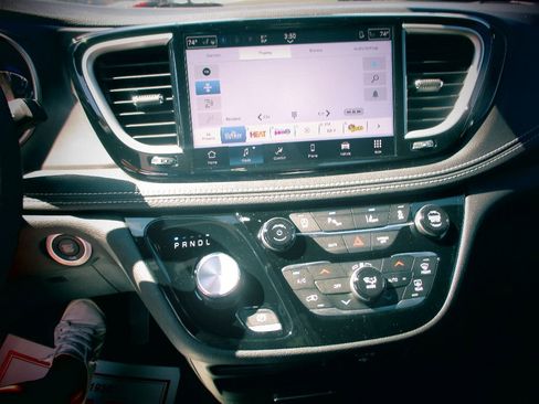 New 2026 Chrysler Pacifica Select image 5