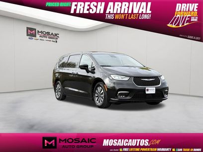 Used 2023 Chrysler Pacifica Touring-L