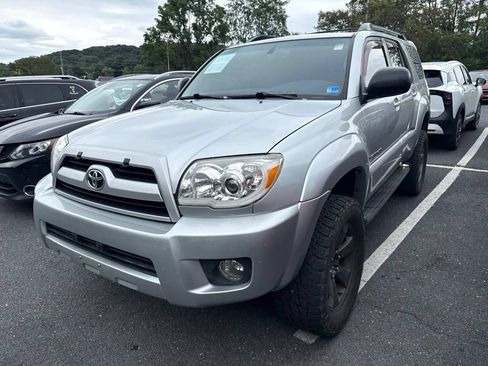 Used 2007 Toyota 4Runner Limited AWD/4WD image 2