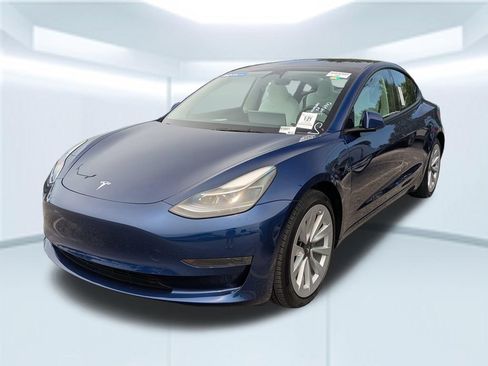 Used 2023 Tesla Model 3 Standard Range RWD image 1