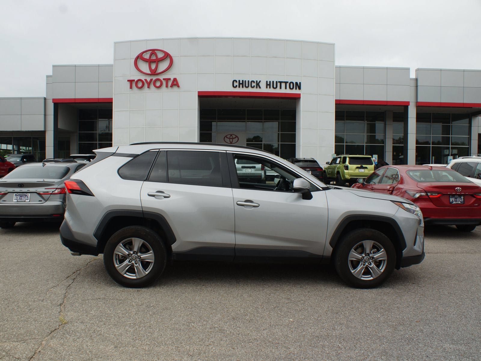 Used 2025 Toyota RAV4 XLE AWD/4WD image 1