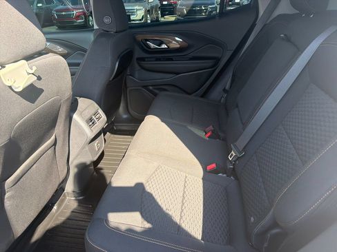 Used 2021 GMC Terrain SLE w/ Driver Convenience Package FWD image 14