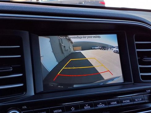 Used 2019 Hyundai Elantra Limited FWD image 9