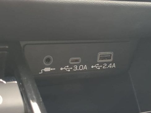 Used 2025 Subaru Outback Touring AWD/4WD image 22