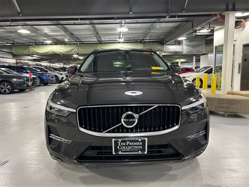 Certified 2022 Volvo XC60 B5 Momentum w/ Climate Package image 6